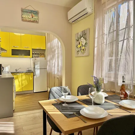 Cozy & Comfort For 4 Guests 10 Minutes Away From Centre Lejlighed *